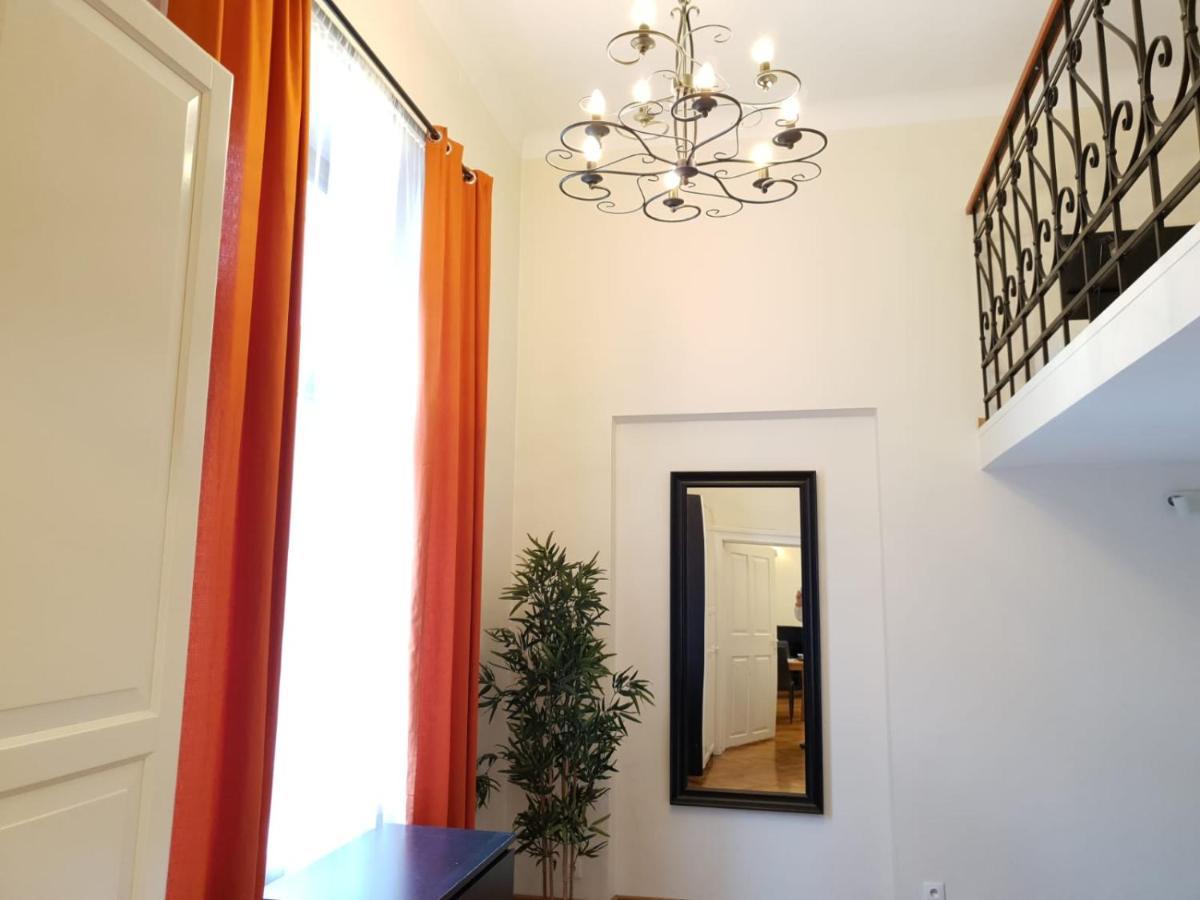 Golden Apartments With Lift - Old Town كراكوفيا المظهر الخارجي الصورة